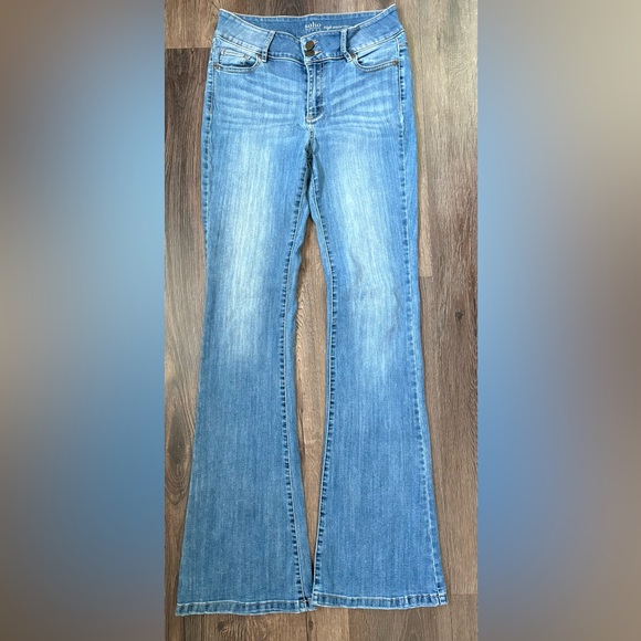 New York & Company Denim - New York & Company Soho High-Waisted Curvy Flare Jeans – Size 4